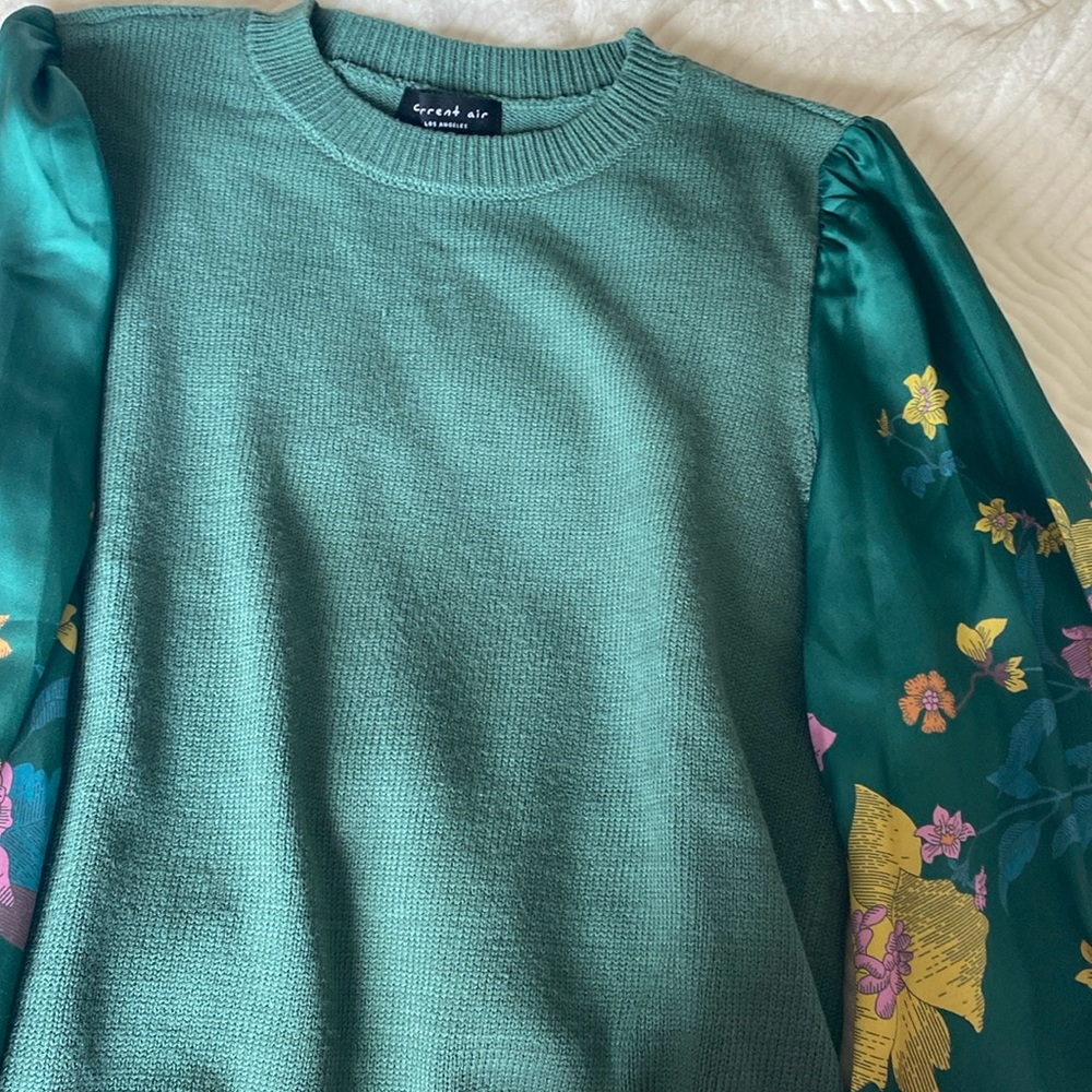 Current Air green sweater silk pattern sleeves